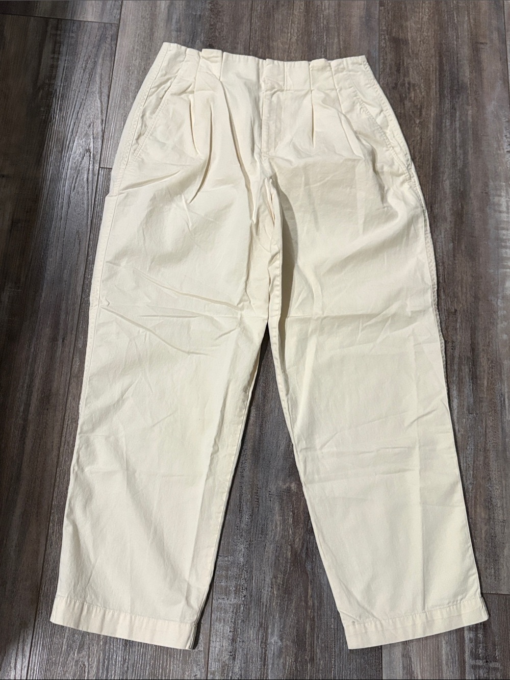 Abercrombie & Fitch Pleated Cream Trousers 27